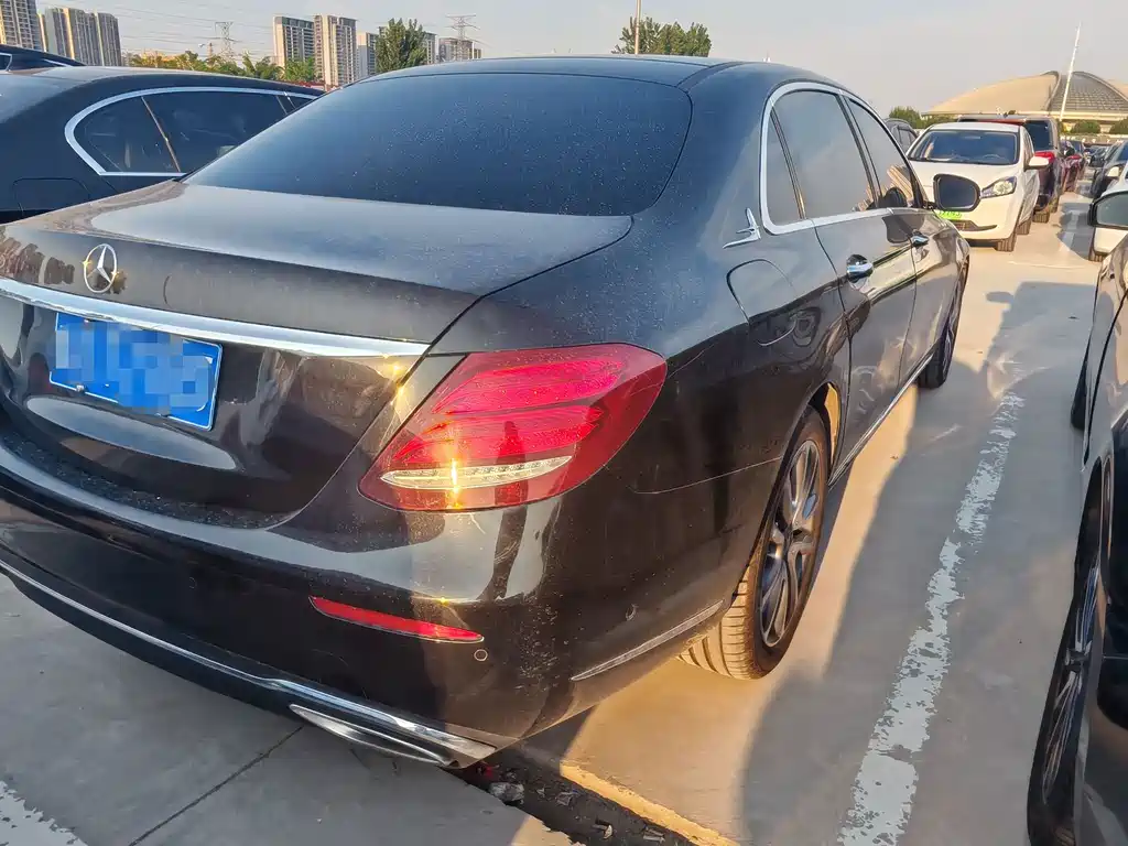 Mercedes-Benz E-Class — миниатюра 7