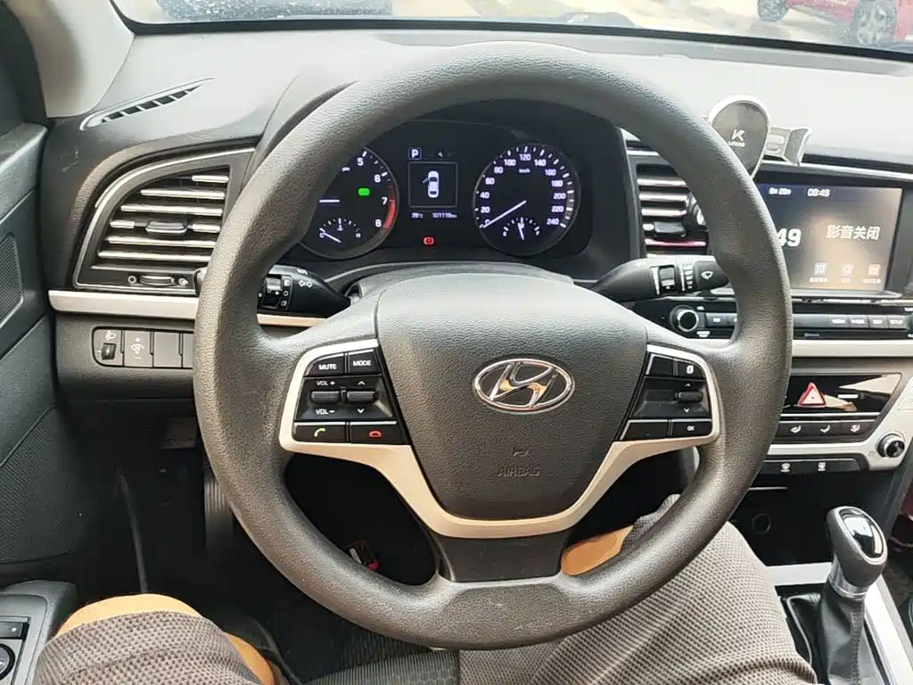 Hyundai Elantra — миниатюра 11