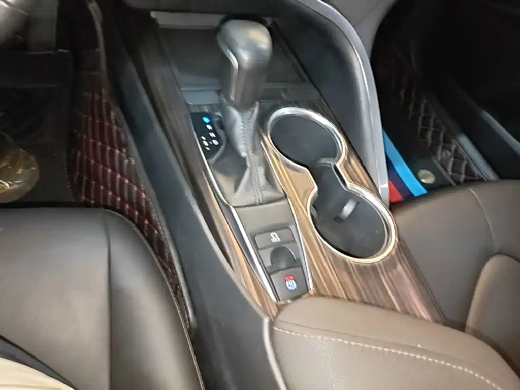 Toyota Camry — миниатюра 14