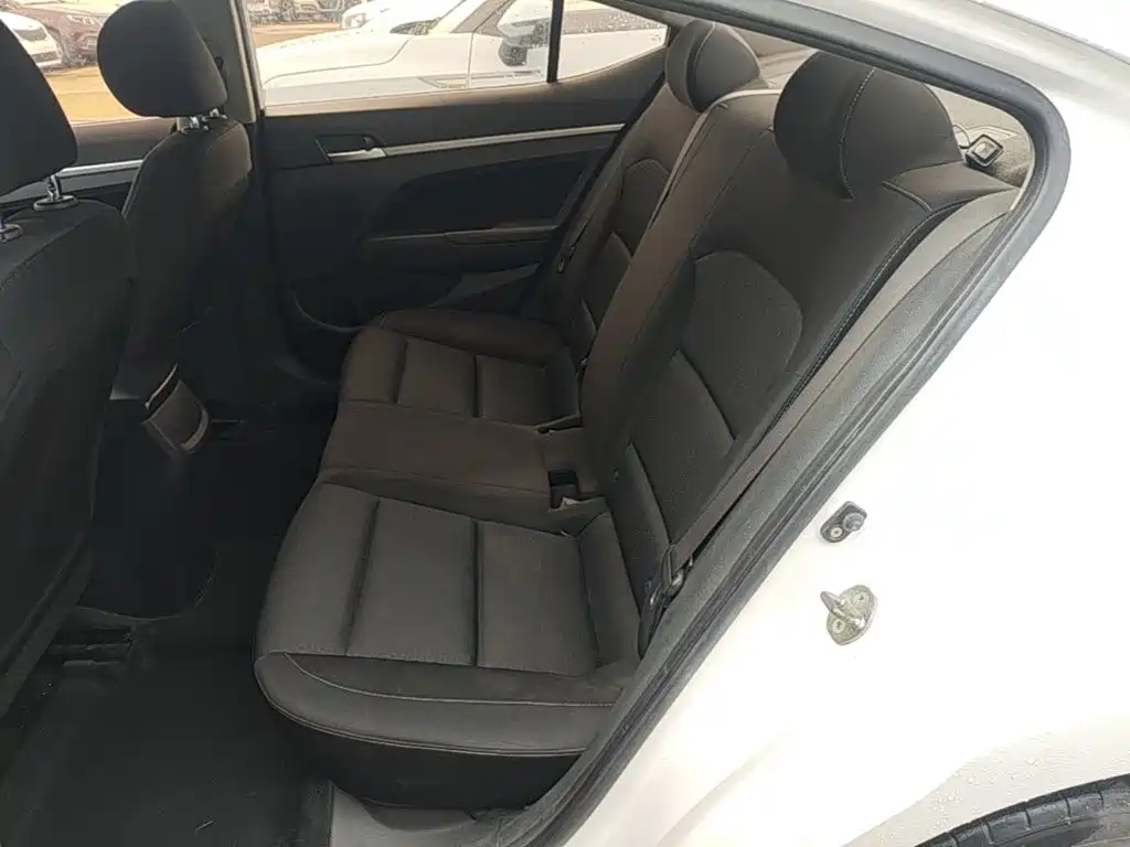 Hyundai Elantra — миниатюра 17