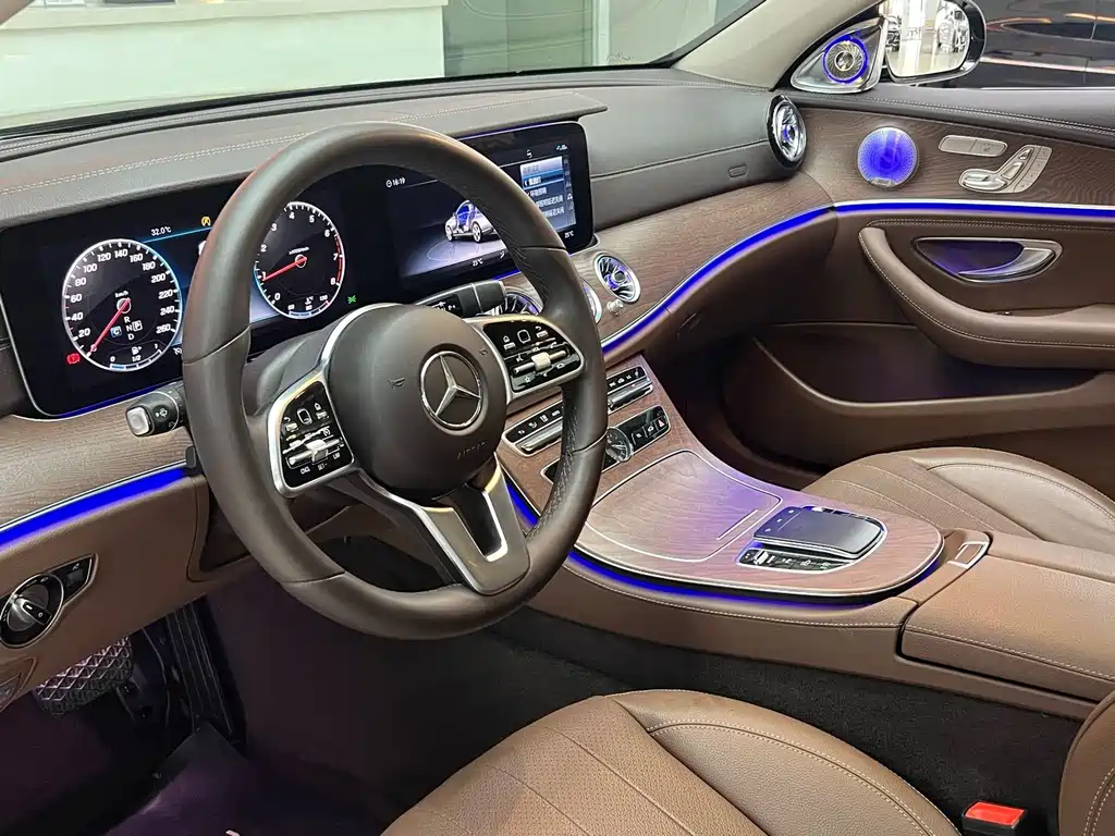 Mercedes-Benz E-Class — миниатюра 8