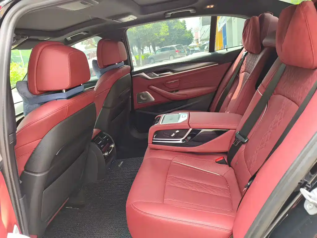 BMW 5 Series New Energy — миниатюра 9
