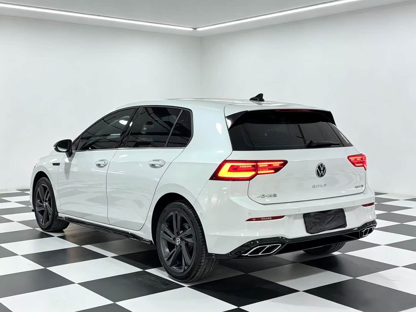 Volkswagen Golf 1.4 л 2022 г. Белый, пробег 25000 км