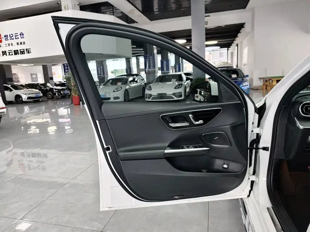 Mercedes-Benz C-Class — миниатюра 15