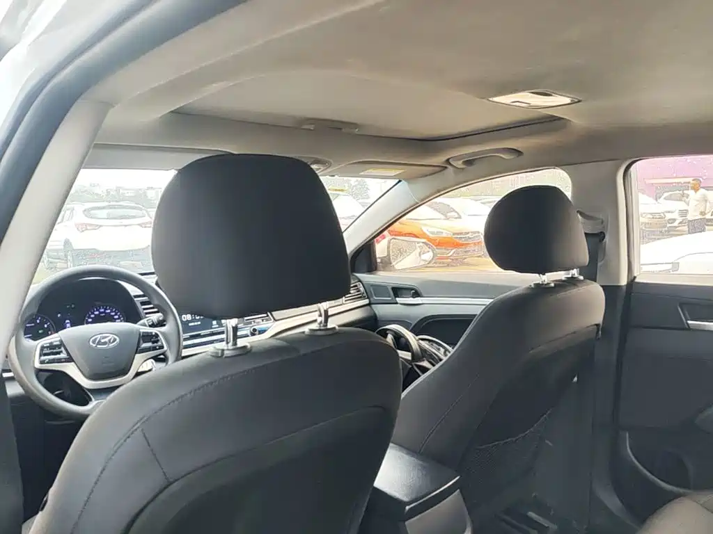 Hyundai Elantra — миниатюра 18