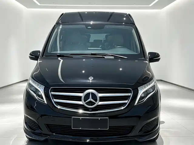 Mercedes-Benz V-Class — фото 1