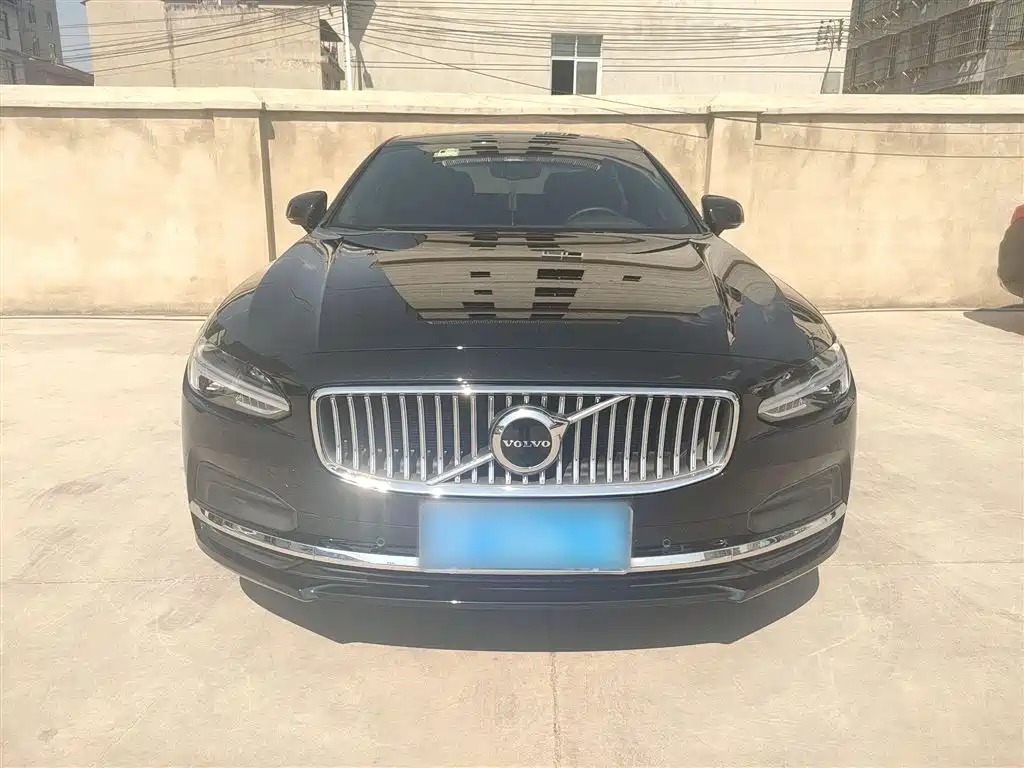 VOLVO  S90