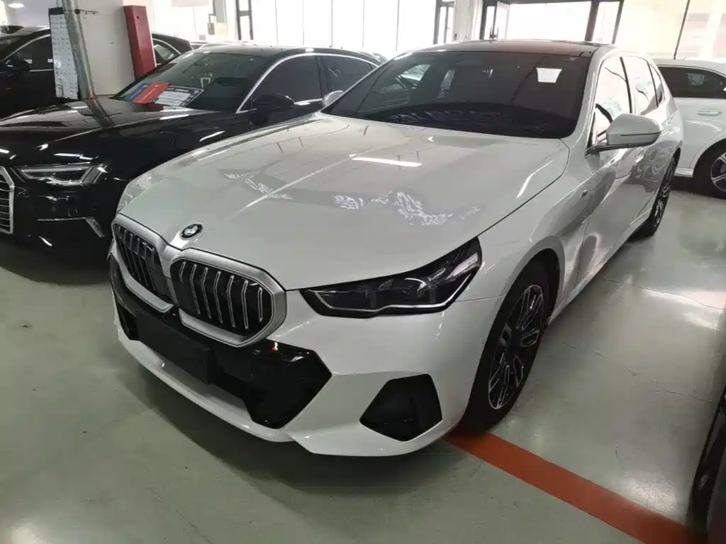 BMW 5 Series — миниатюра 2