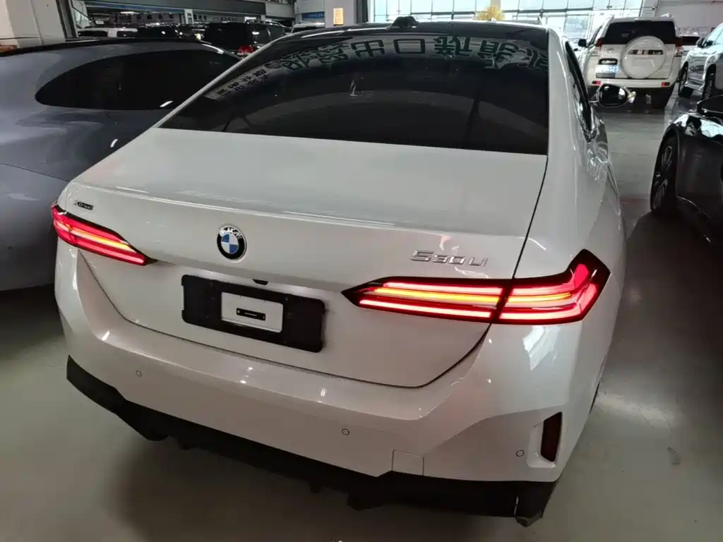 BMW 5 Series — миниатюра 6