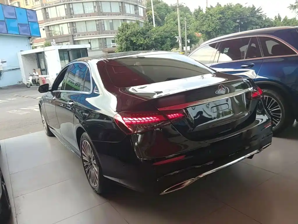 Mercedes-Benz E-Class — миниатюра 5