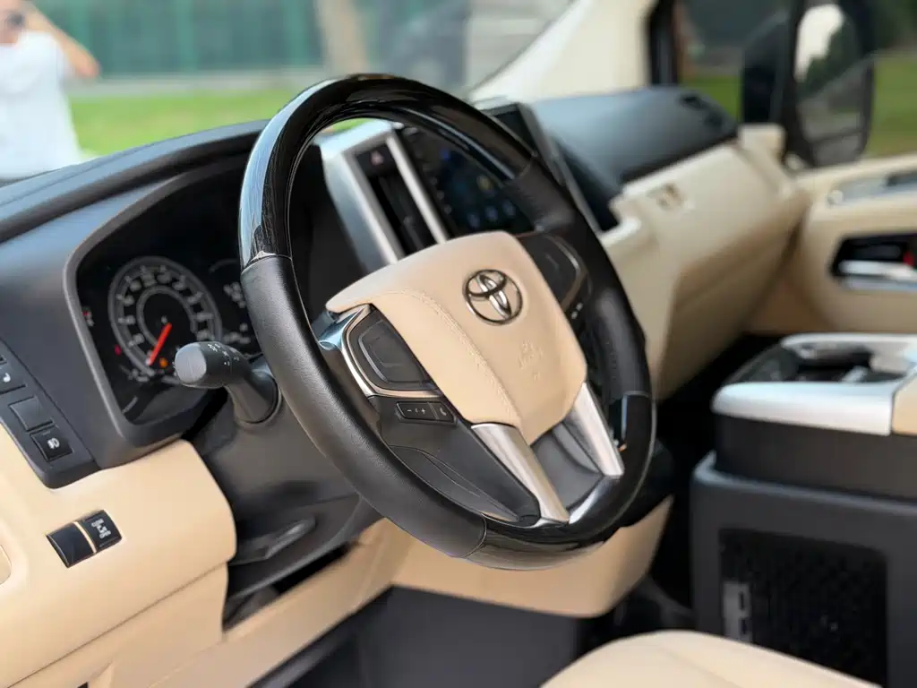 Toyota HiAce 2023 3.5L