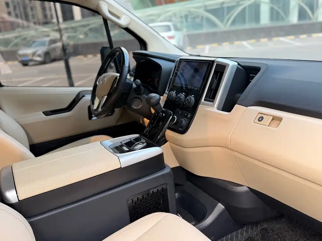Toyota HiAce 2023 3.5L