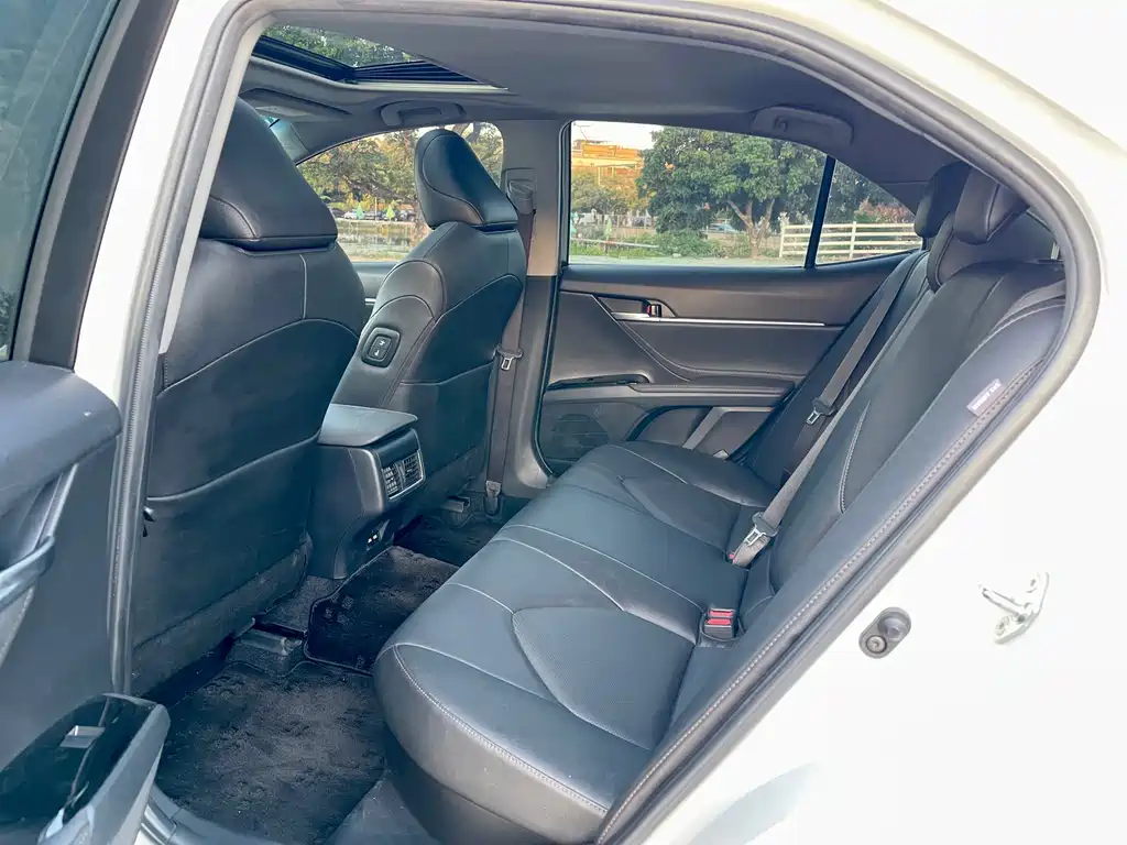 Toyota Camry — миниатюра 13