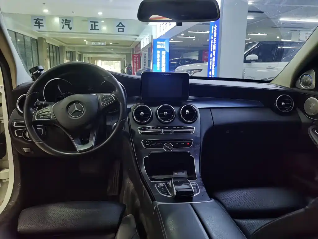Mercedes-Benz C-Class — миниатюра 6