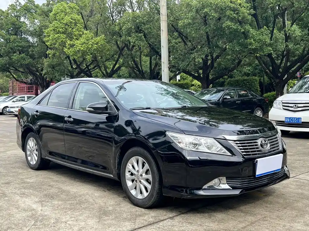 Toyota Camry — миниатюра 3