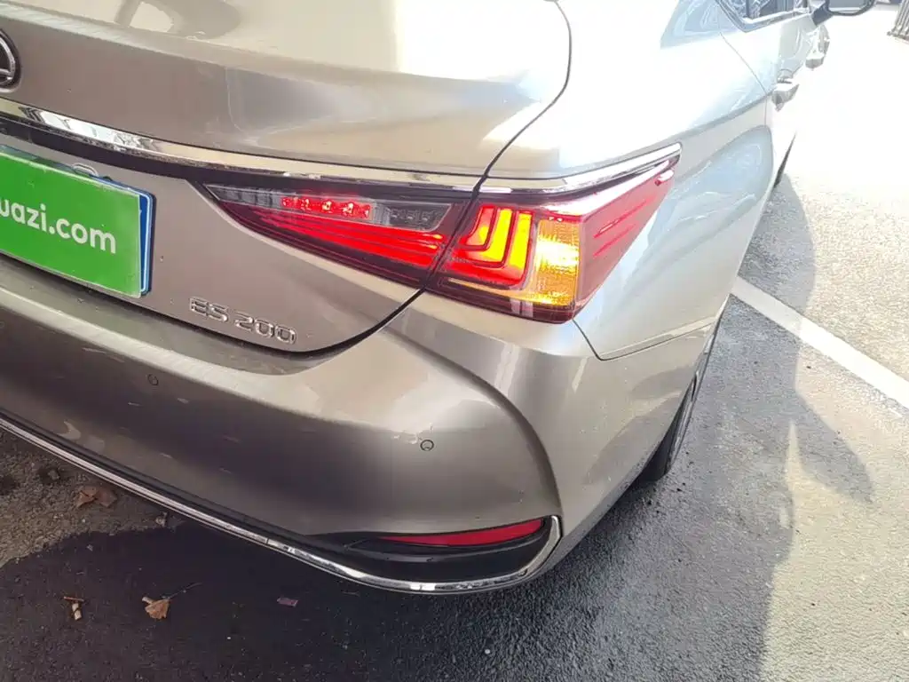 Lexus ES — миниатюра 8
