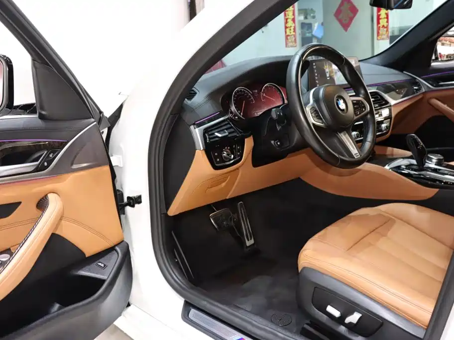 BMW 5 Series — миниатюра 9