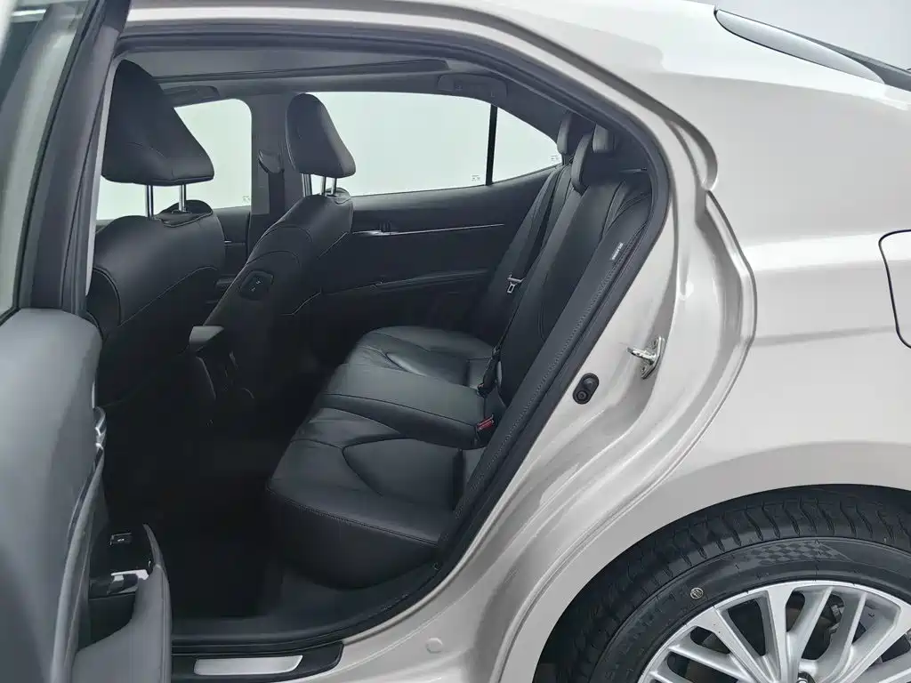 Toyota Camry — миниатюра 15