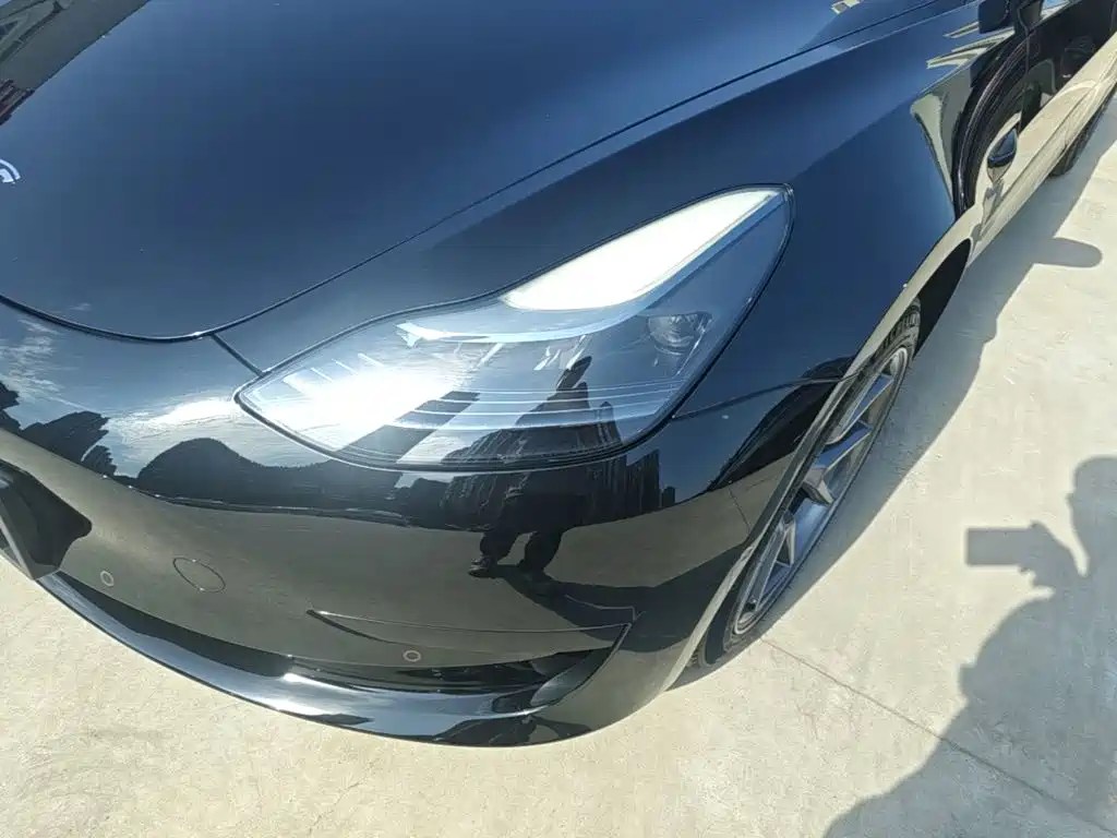 Tesla Model 3 — миниатюра 24