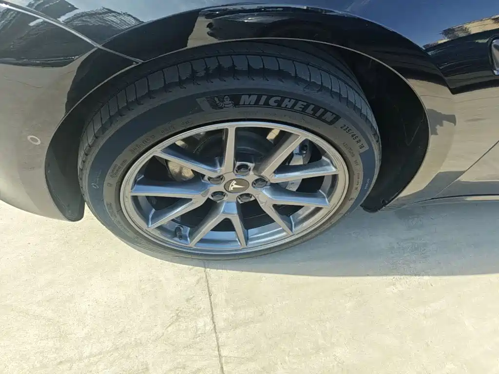 Tesla Model 3 — миниатюра 23