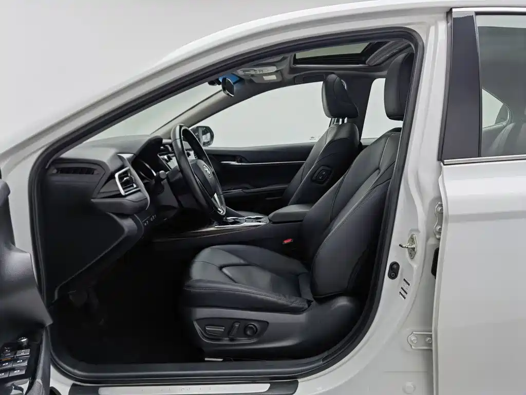Toyota Camry — миниатюра 10