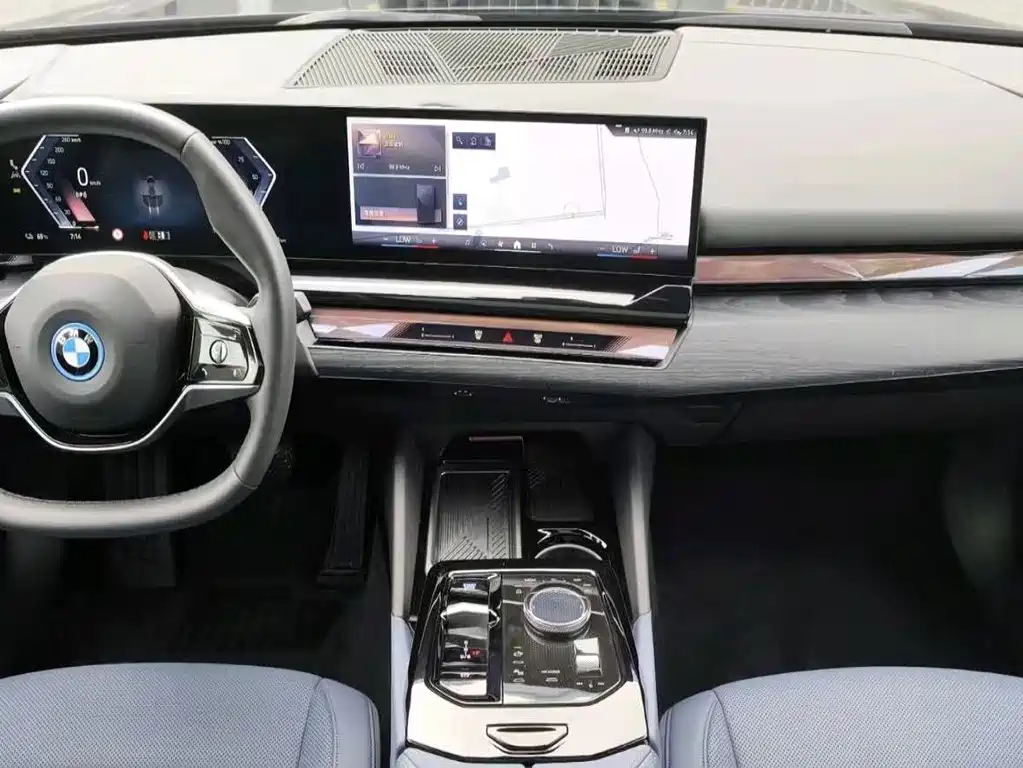 BMW i5 — миниатюра 8