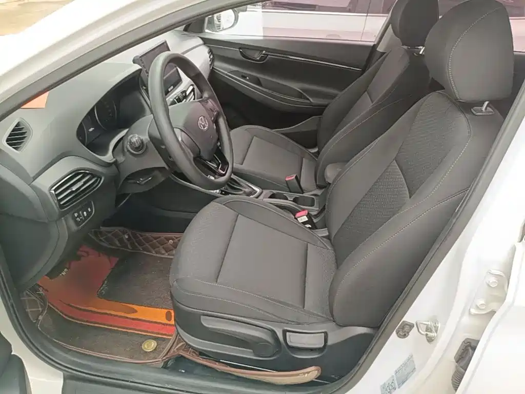 Hyundai Elantra — миниатюра 15