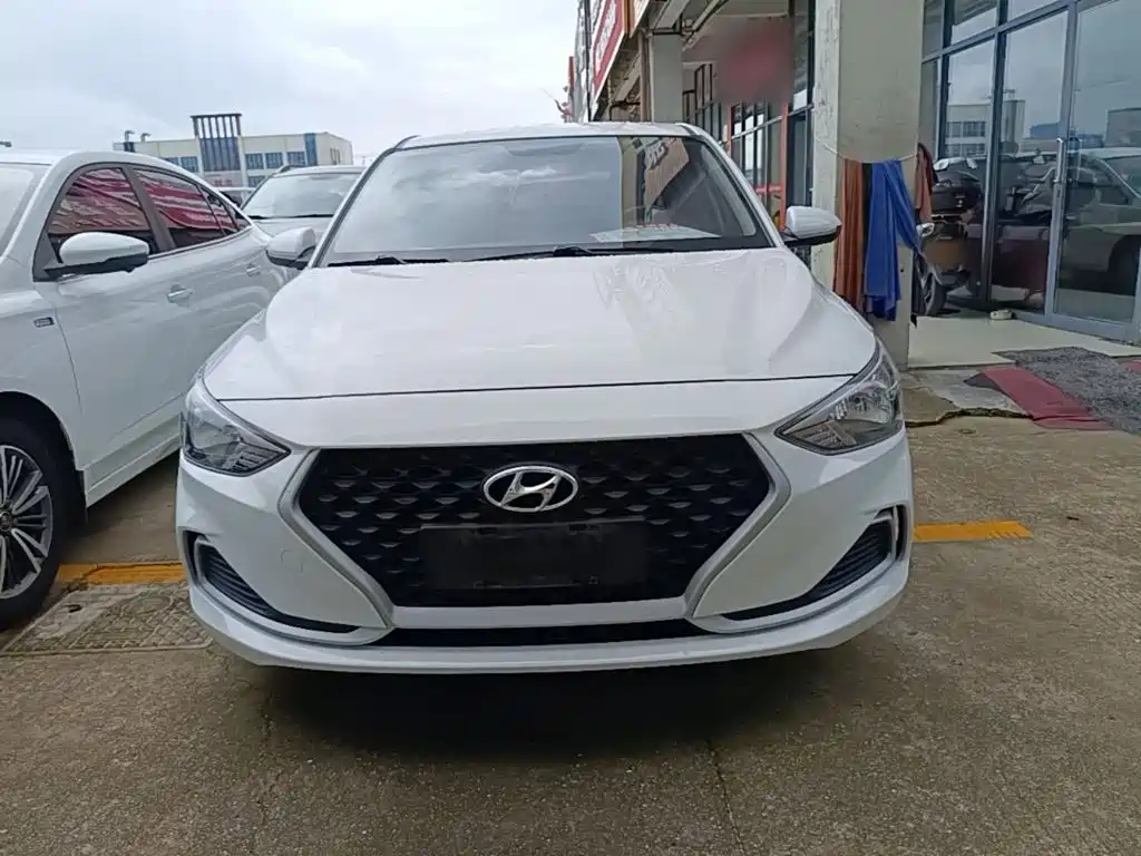 Hyundai Elantra — миниатюра 3