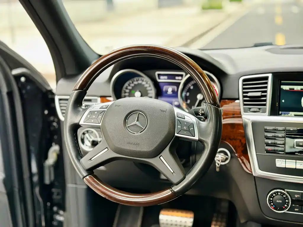 Mercedes-Benz M-Class — миниатюра 20