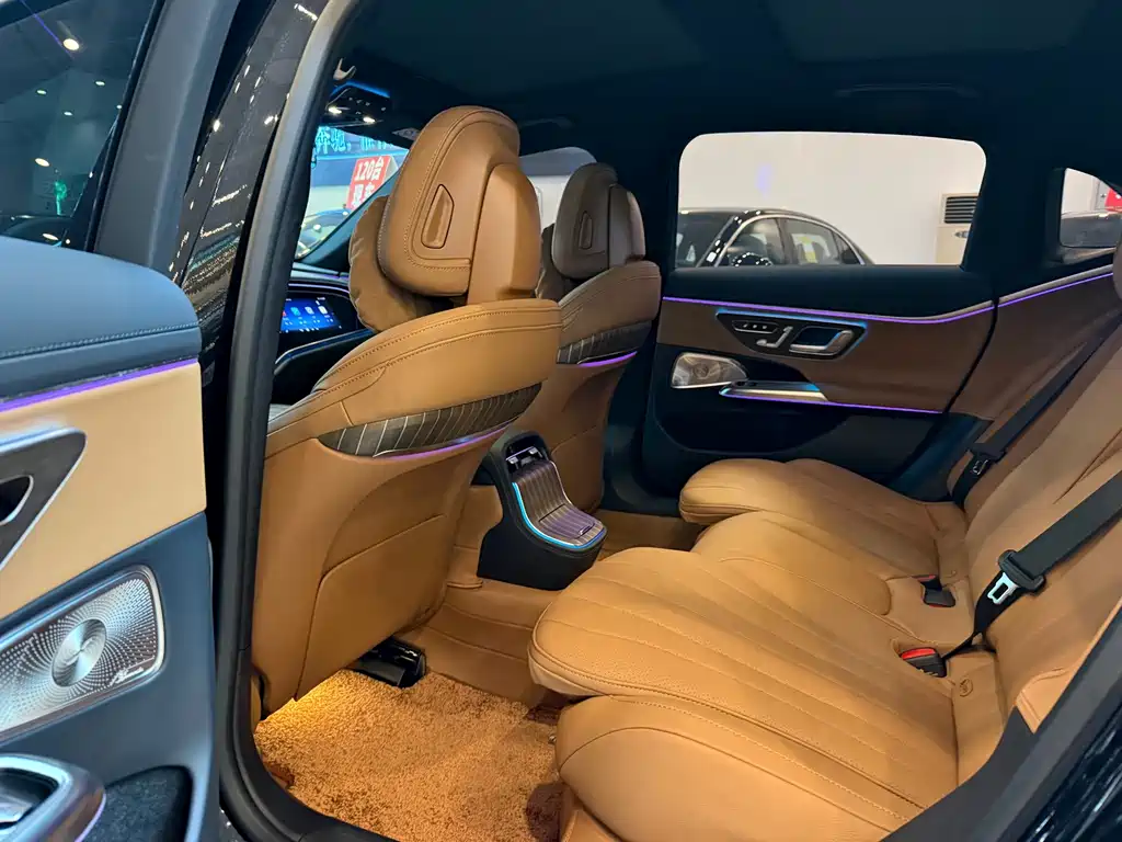 Mercedes-Benz E-Class — миниатюра 10