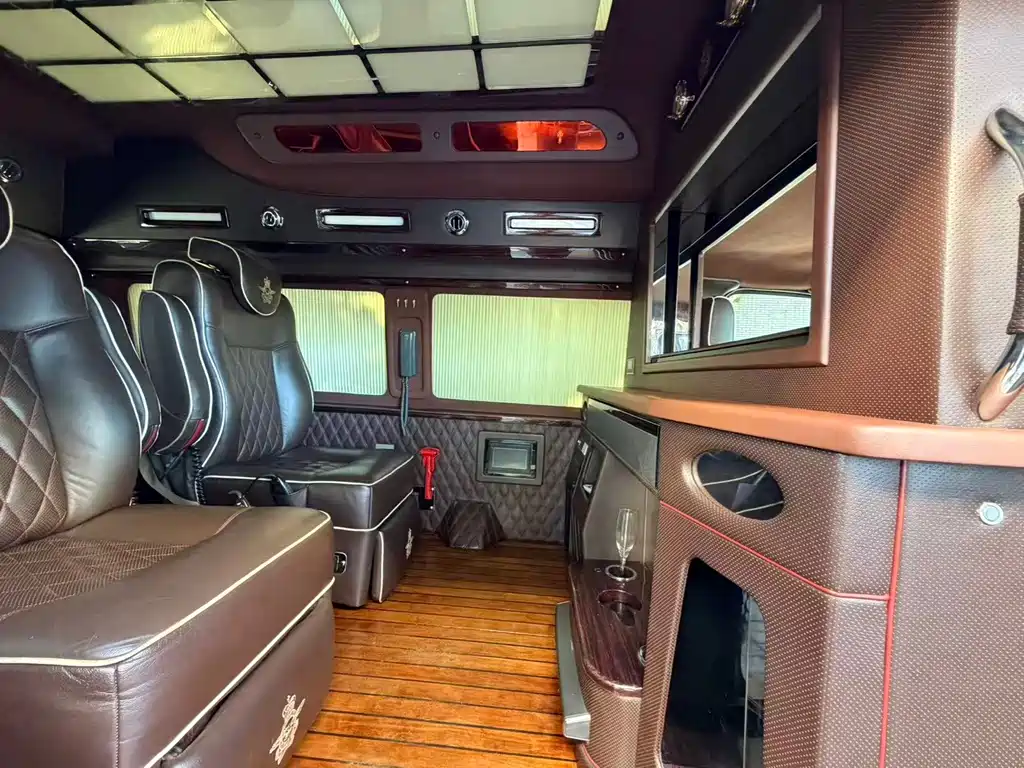Ford E350 — миниатюра 11