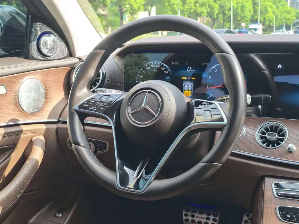 Mercedes-Benz E-Class — миниатюра 9