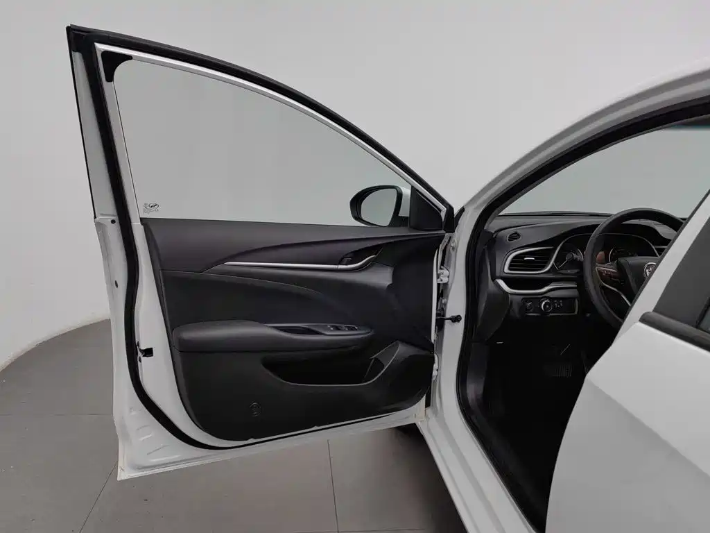 Buick Excelle — миниатюра 8