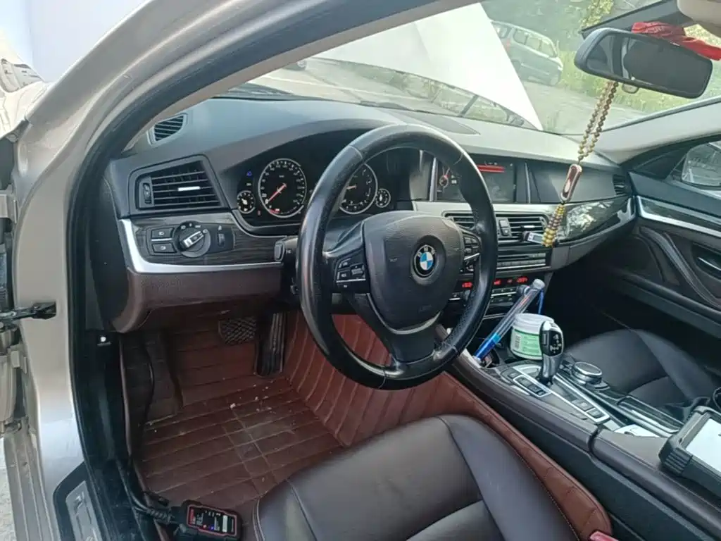 BMW 5 Series — миниатюра 10