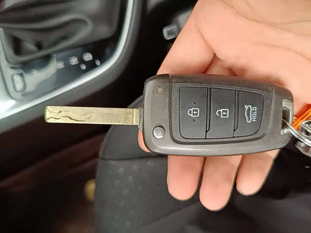 Hyundai Elantra — миниатюра 9
