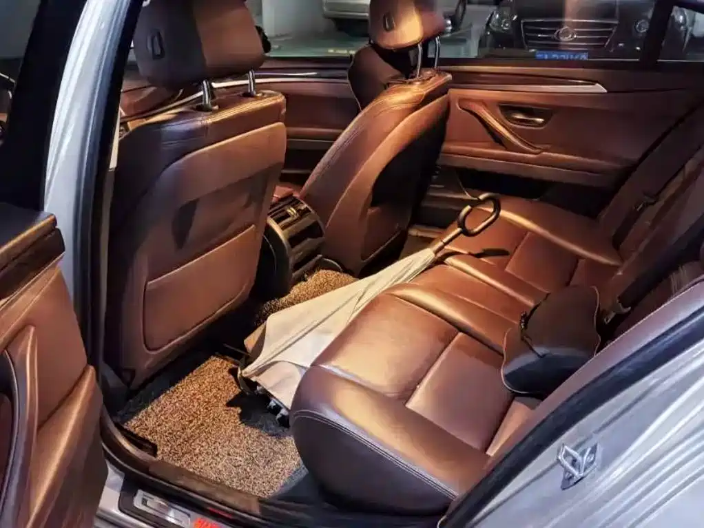 BMW 5 Series — миниатюра 6