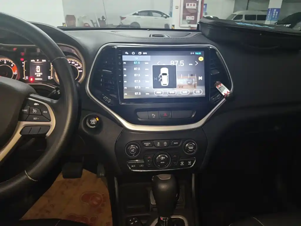 Jeep Cherokee — миниатюра 13