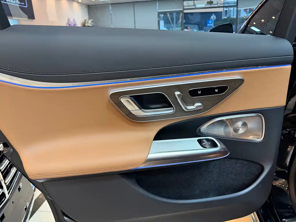 Mercedes-Benz E-Class — миниатюра 9