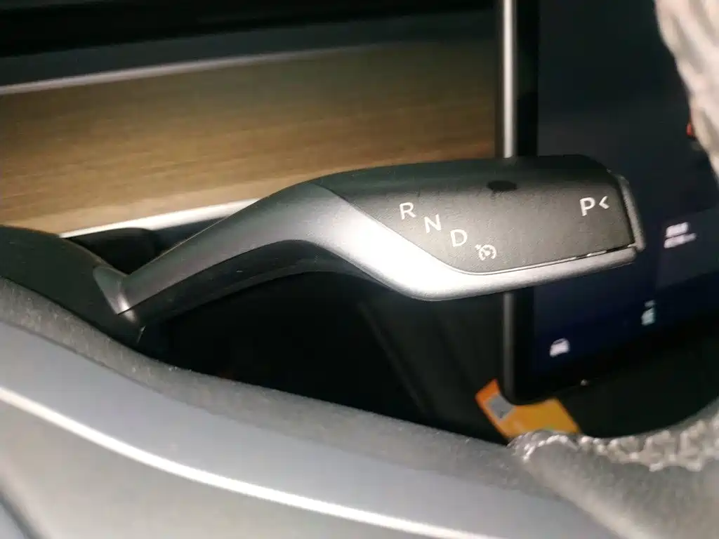 Tesla Model Y — миниатюра 14