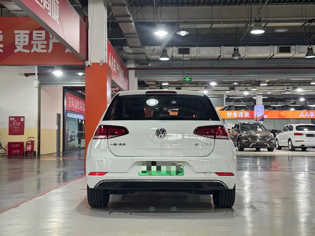 Volkswagen Golf EV — миниатюра 4