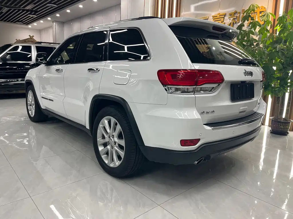 Jeep Grand Cherokee (Import) — миниатюра 4