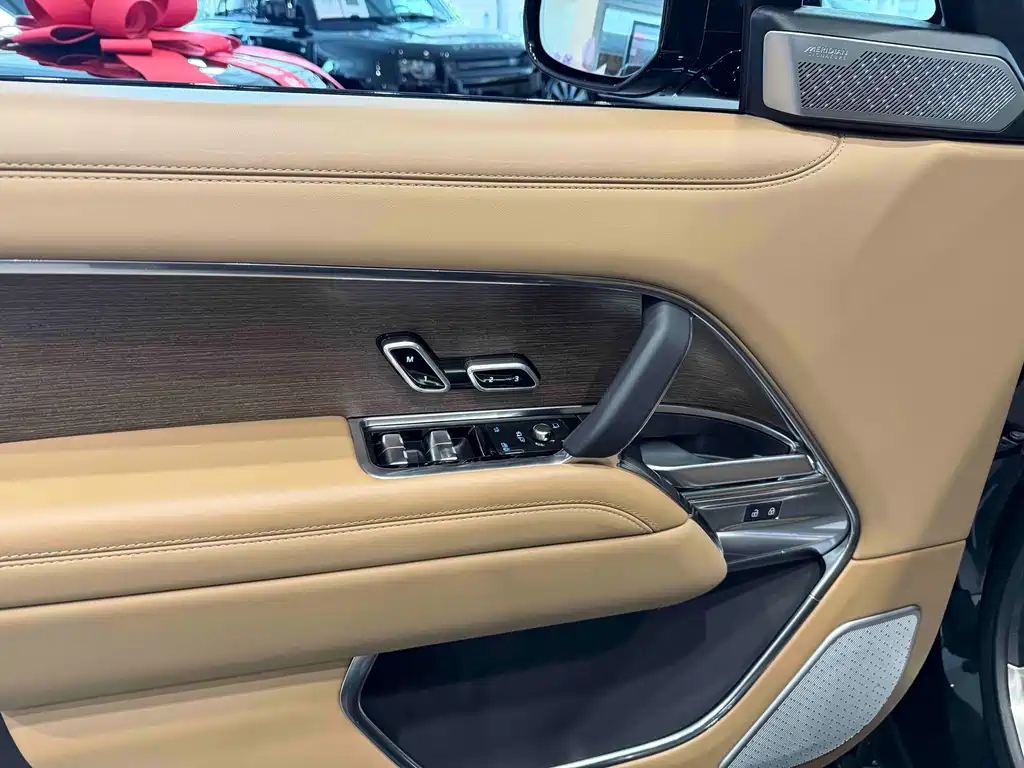 Land Rover Range Rover — миниатюра 5