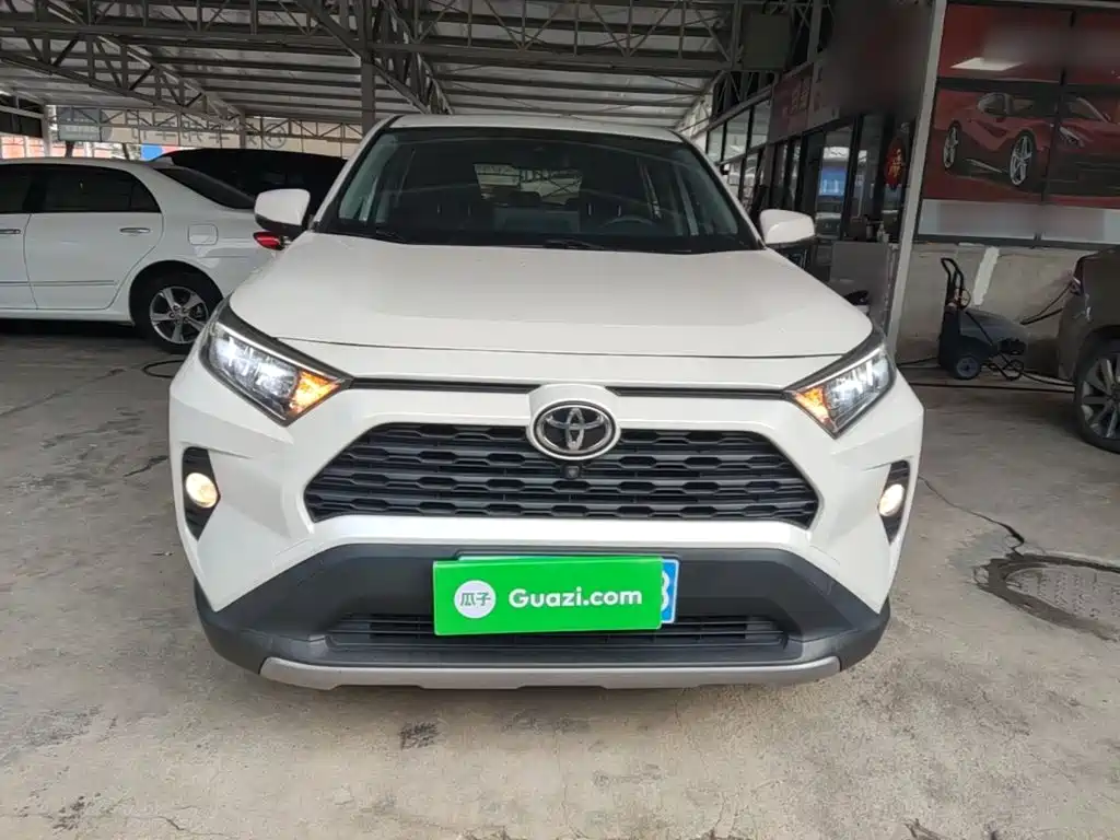 Toyota RAV4 — миниатюра 3