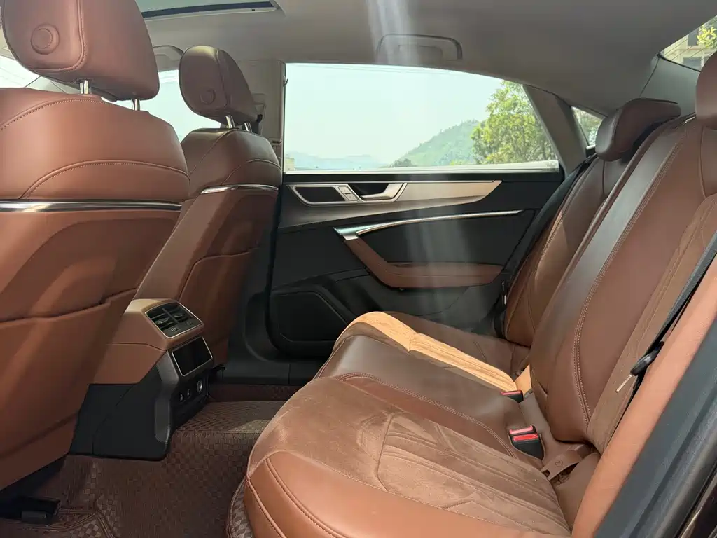 Audi A7L 2024 45 TFSI Luxury
