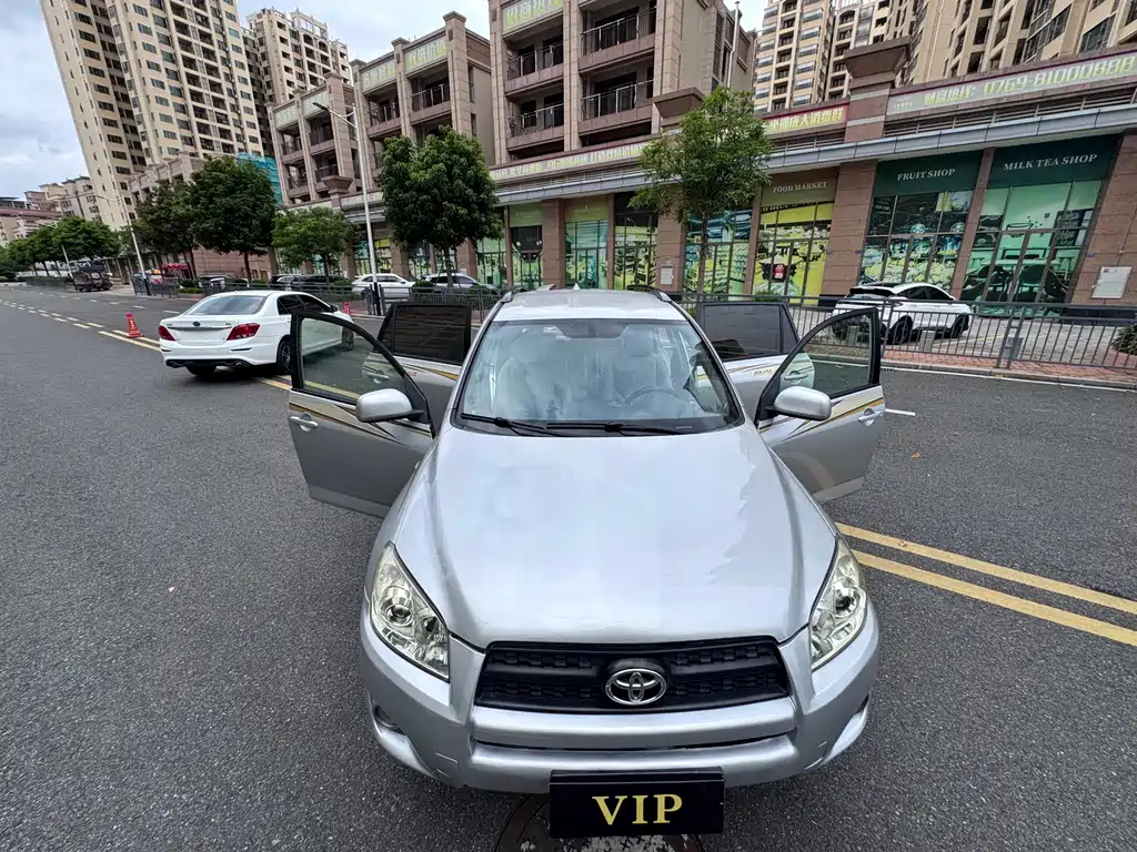 Toyota RAV4 — миниатюра 17