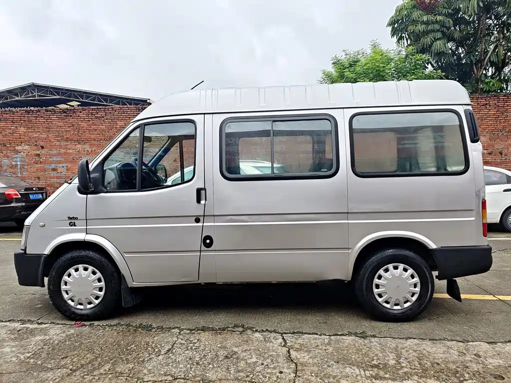 Ford Transit Classic — миниатюра 7