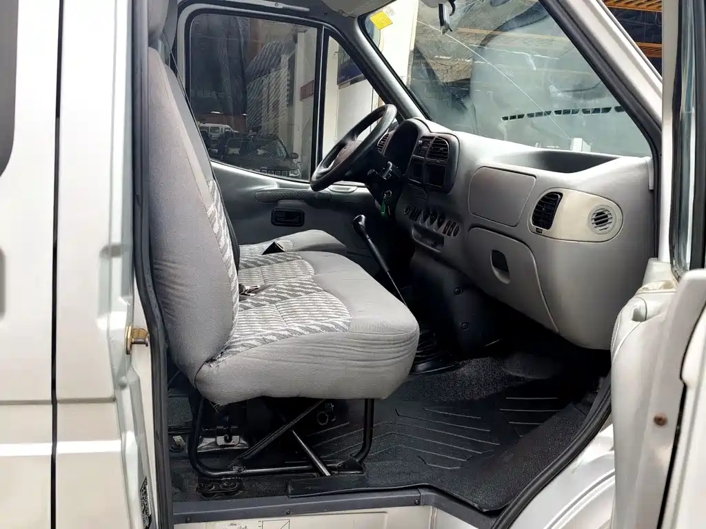 Ford Transit Classic — миниатюра 9