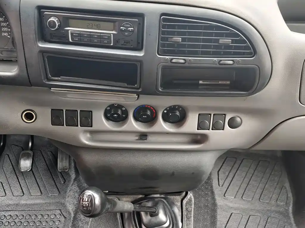 Ford Transit Classic — миниатюра 13