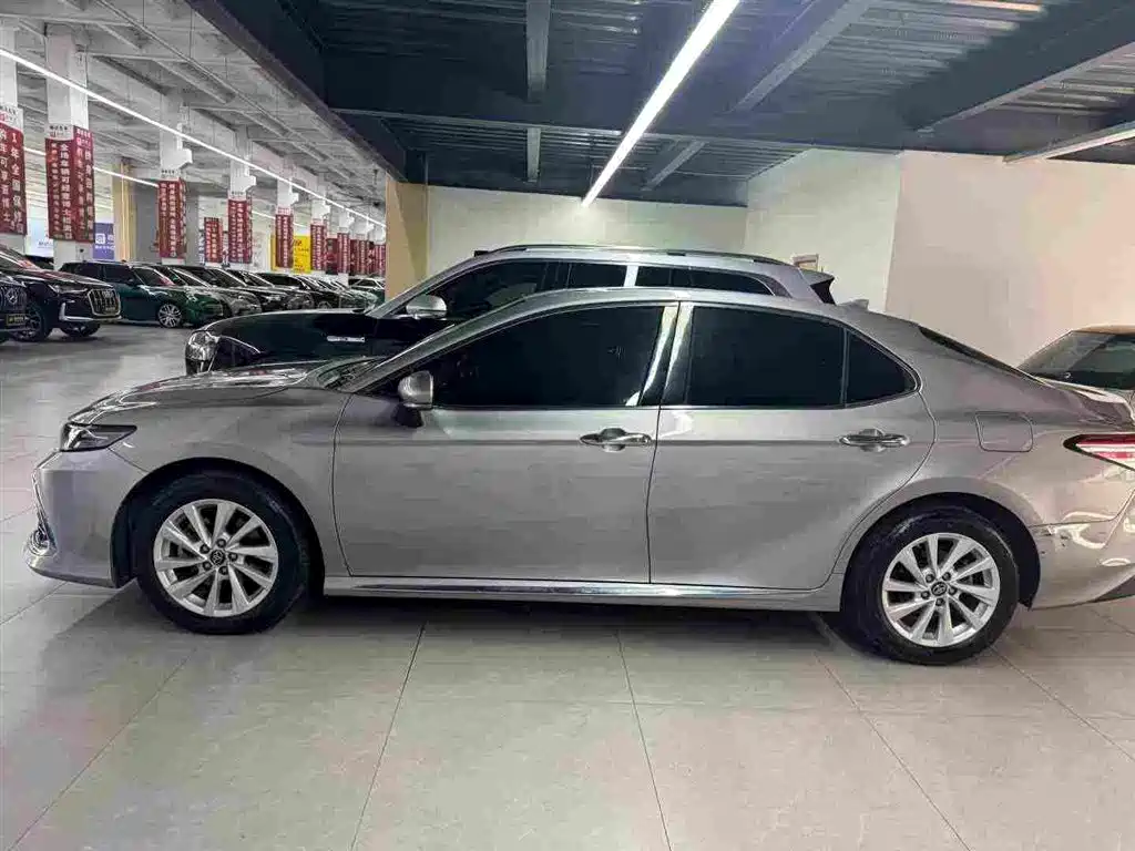 Toyota Camry — миниатюра 3