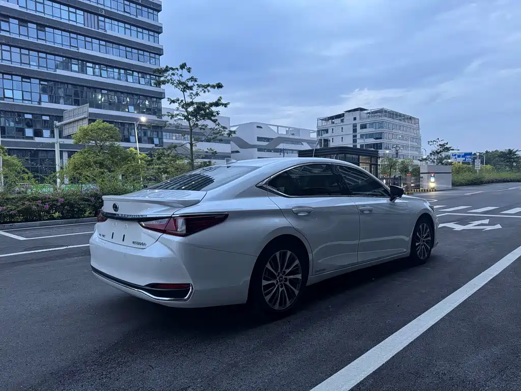 Lexus ES — миниатюра 9